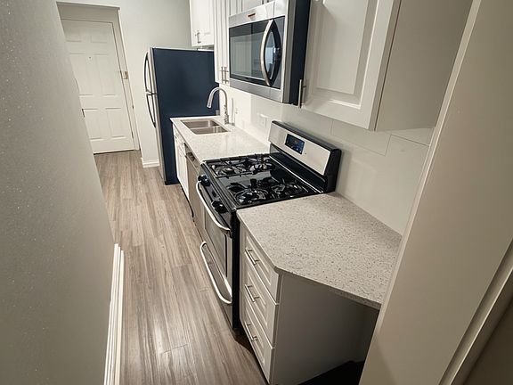 4th image of 4017-4023 Harrison St #4021-1N