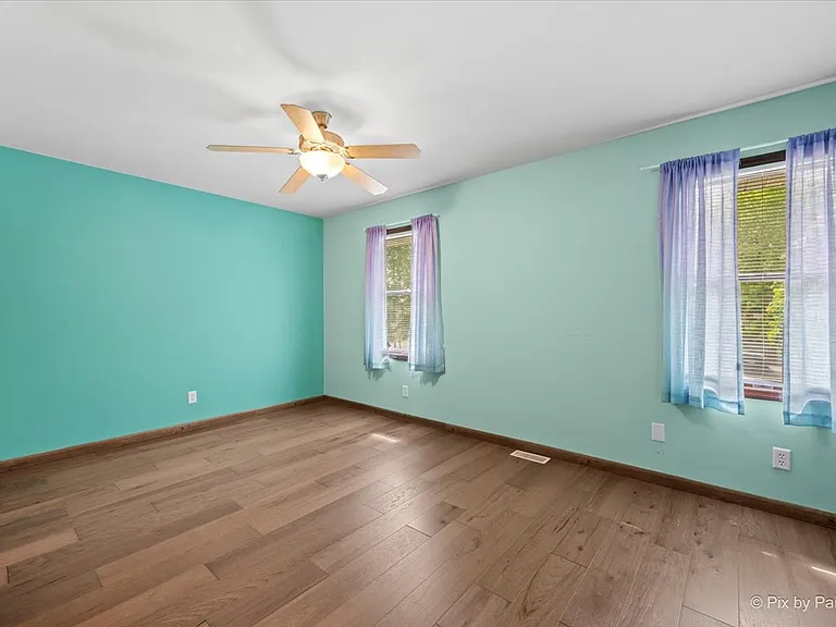 702 N View St — Photo 13