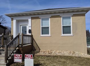 1865 1/2 University Ave, Dubuque, IA 52001