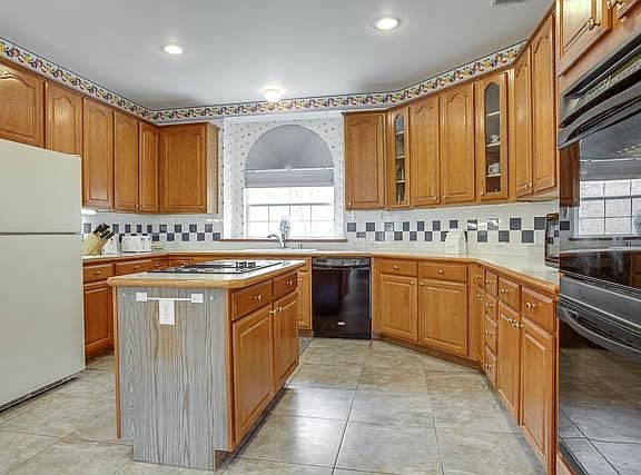 5th image of 2321 Sherbrooke Ln
