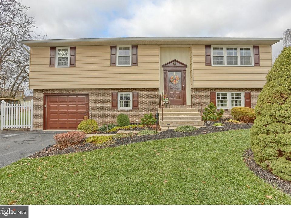 1st image of 6 Salem Cir
