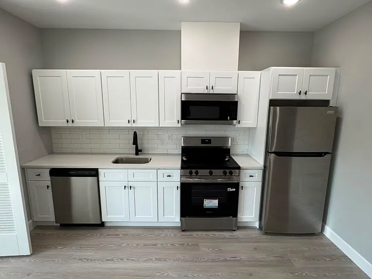 170 Fair St — Photo 2