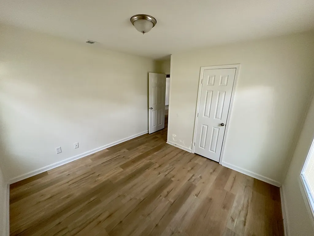 2 bed, 1000 sqft, $1,600 — Photo 3