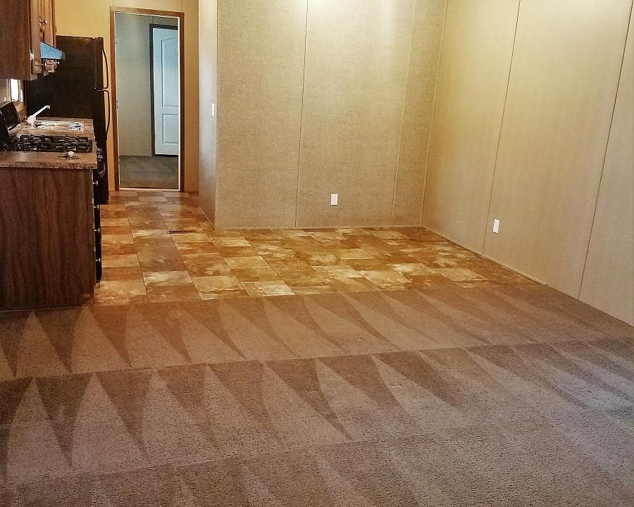 Great open living/kitchen/dining floor plan!