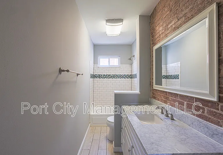 1007 Baylis St — Photo 5