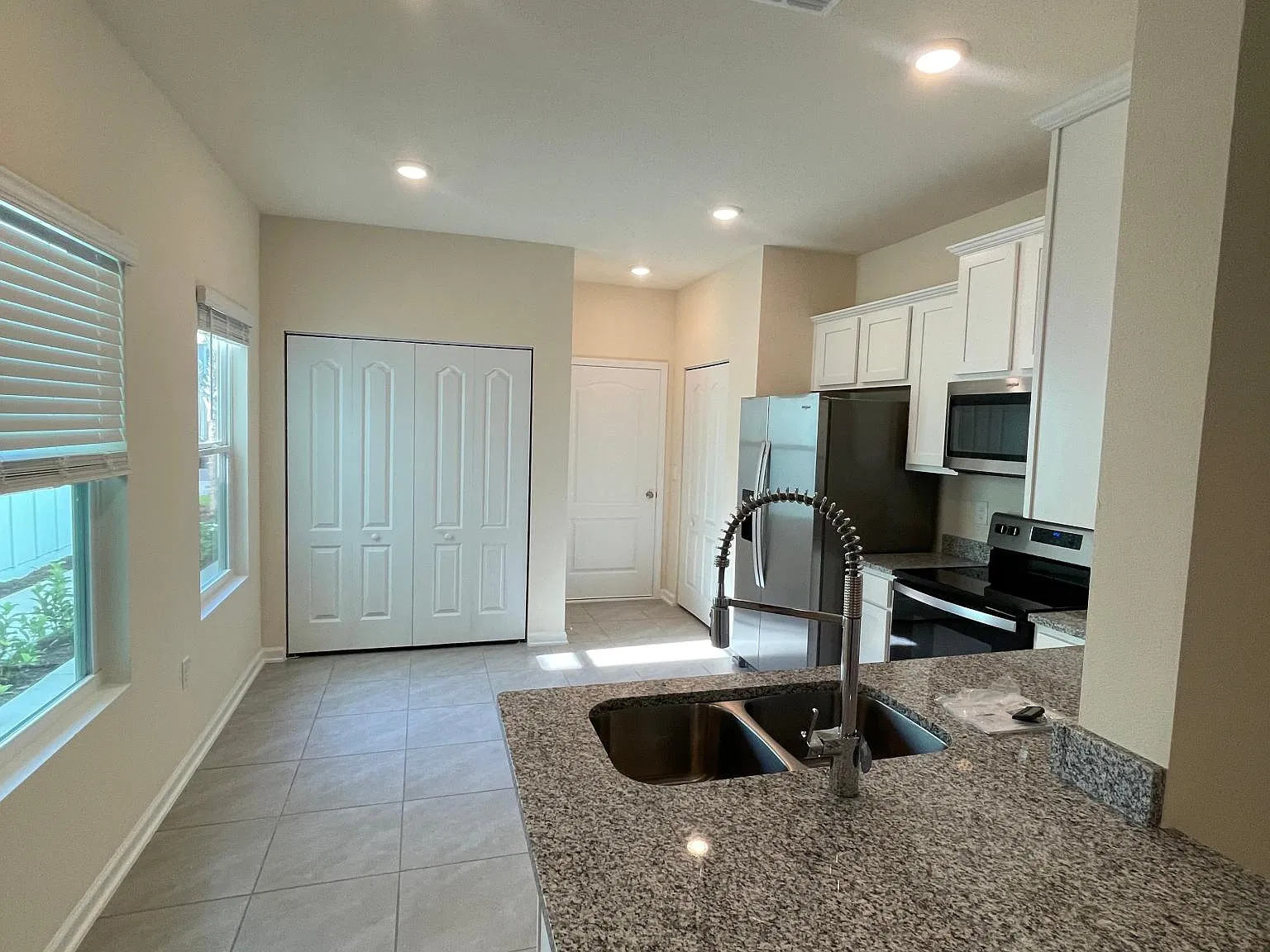 3 bed, 2.5 bath, 1502 sqft, $1,995 — Photo 2