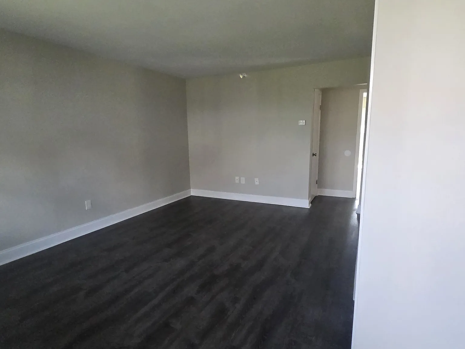 2 bed, 954 sqft, $1,800 — Photo 2