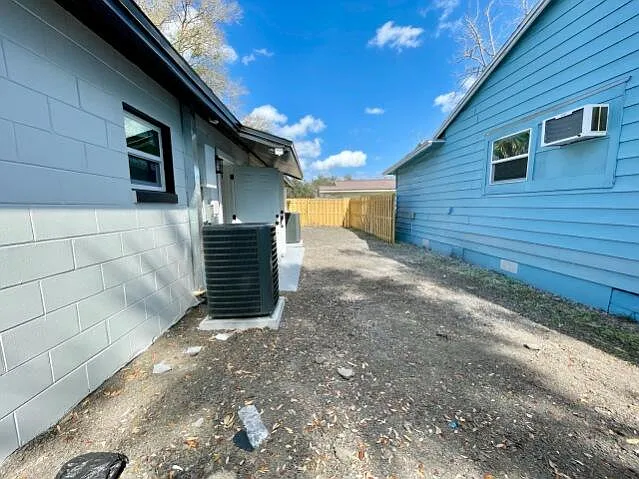 1110 W 8th St #A — Photo 10