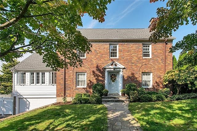 Welcome to 19 Stratford Rd