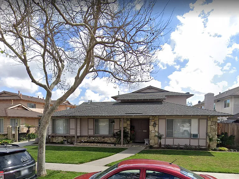 2636 W Juniper St — Photo 1
