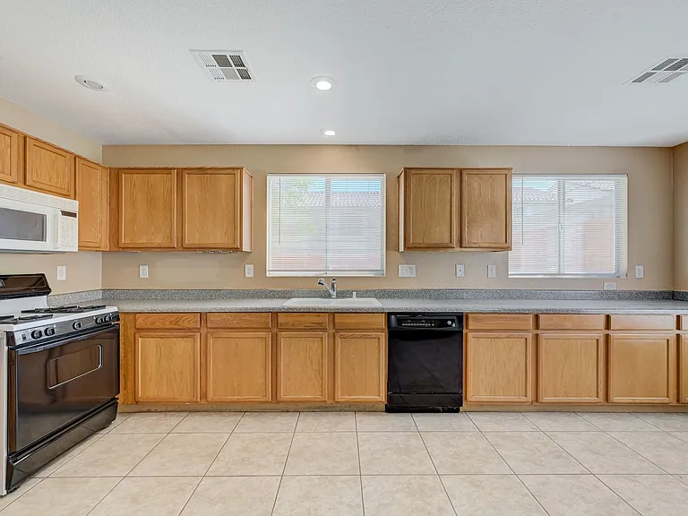 8621 Grand Pine Ave — Photo 6