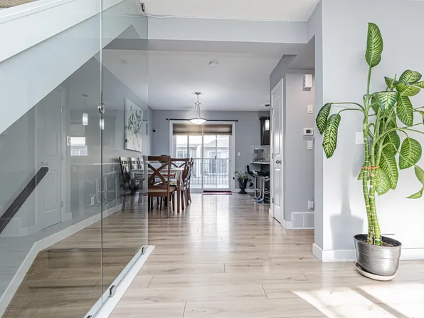 675 Albany Way NW #35, Edmonton, AB T6V 0H1