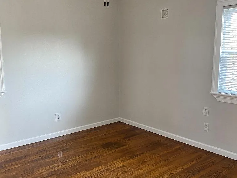 1537 Kingston Ave — Photo 8