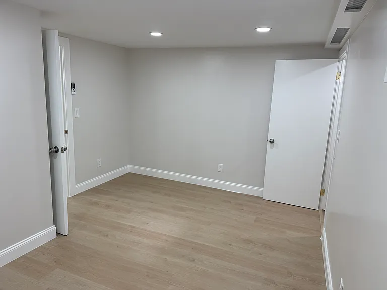 93 Clunie Ave #BASEMENT — Photo 9