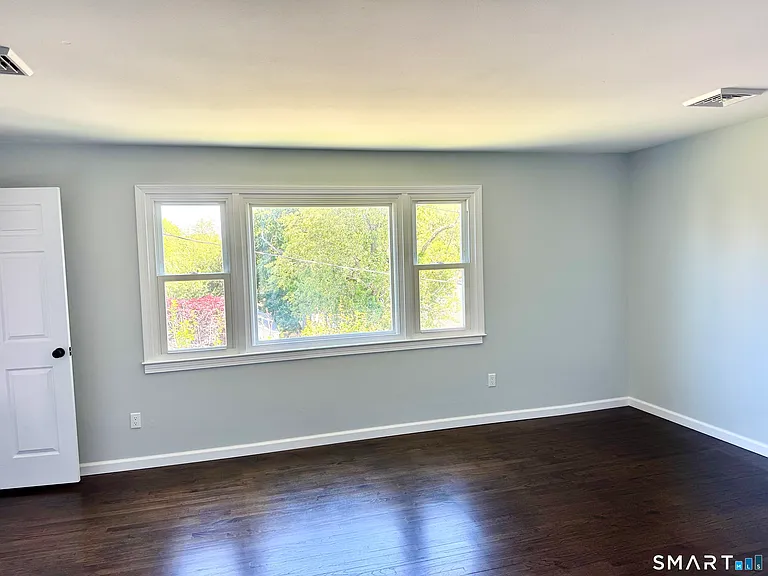64 Velvet St — Photo 4