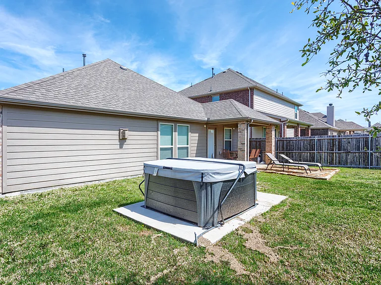 912 Lake Cypress Ln — Photo 4