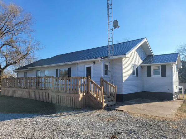 205 S State St, Oaktown, IN 47561