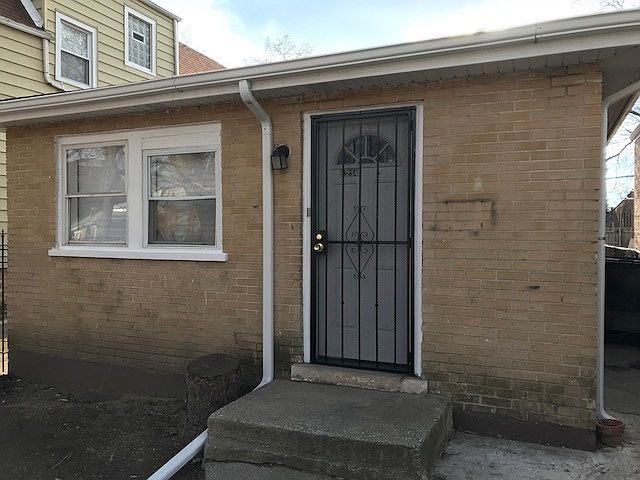 1st image of 6214 S Winchester Ave