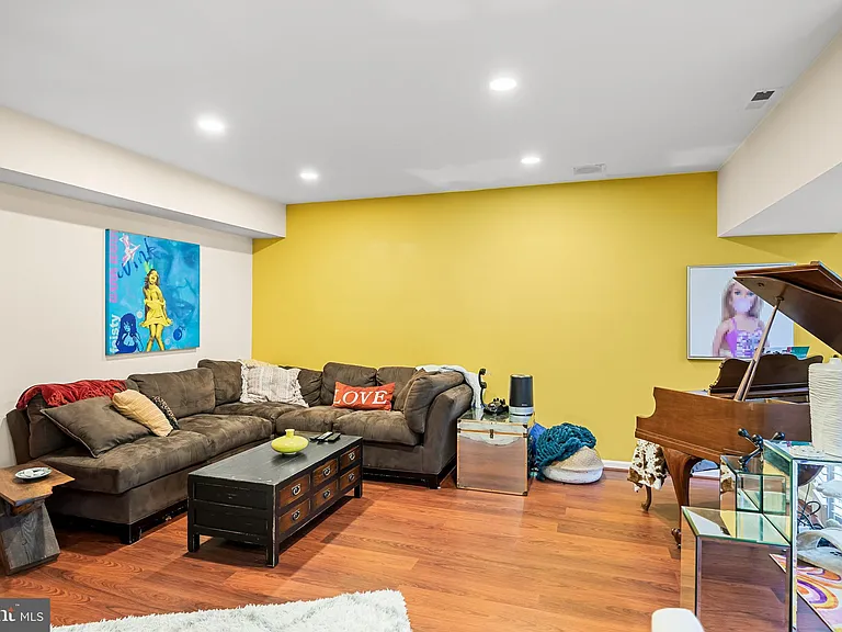 1410 Chanticleer — Photo 7