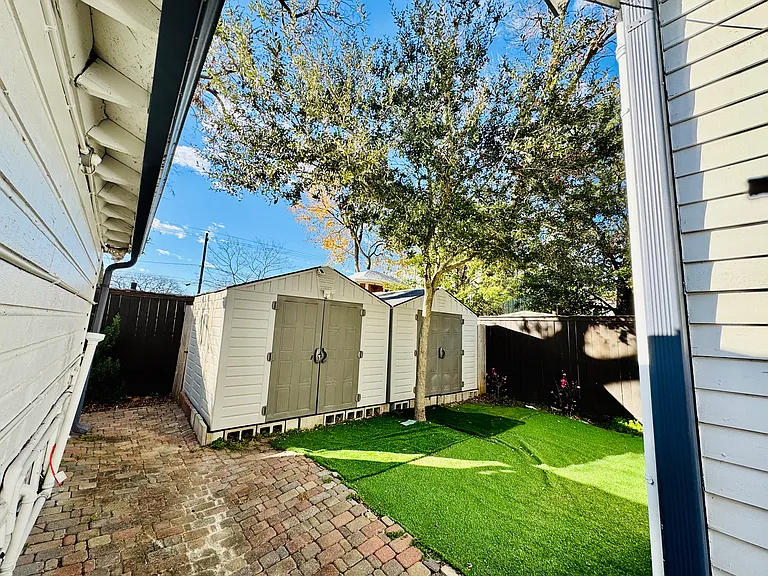 3913 Moore St — Photo 50