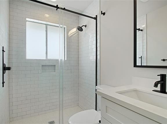 4th image of 501 Peniston St Unit 8