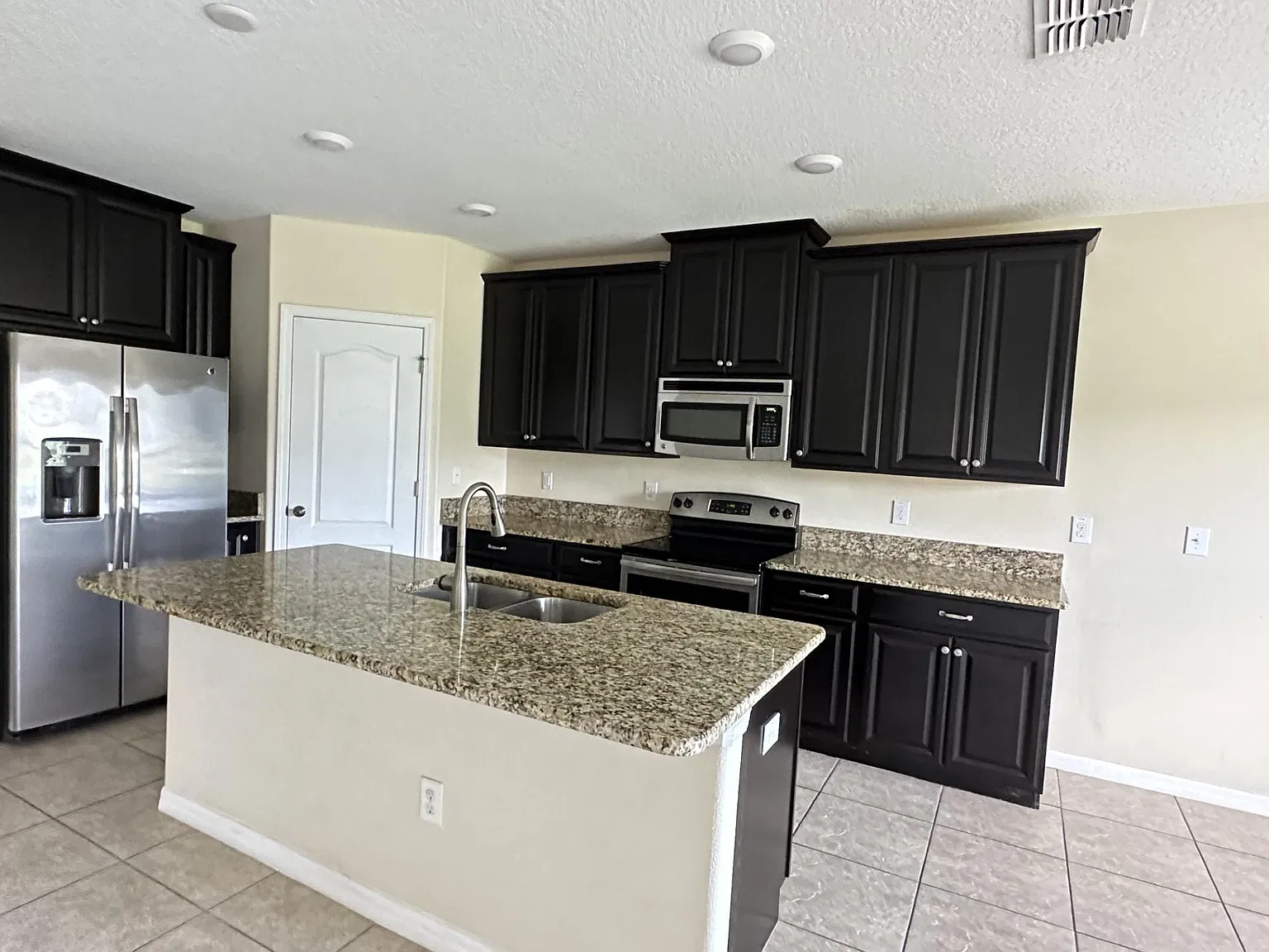 4 bed, 2.5 bath, 2109 sqft, $2,510 — Photo 4