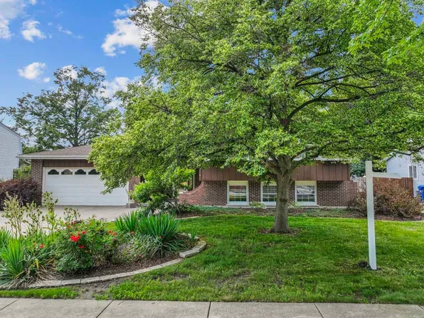 1516 Pembroke Ln, Wheaton, IL 60189