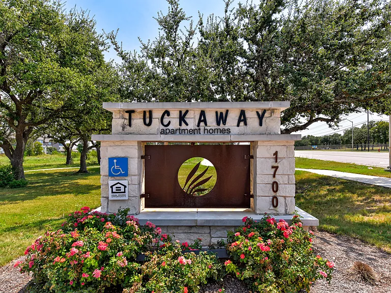 Tuckaway — Photo 45