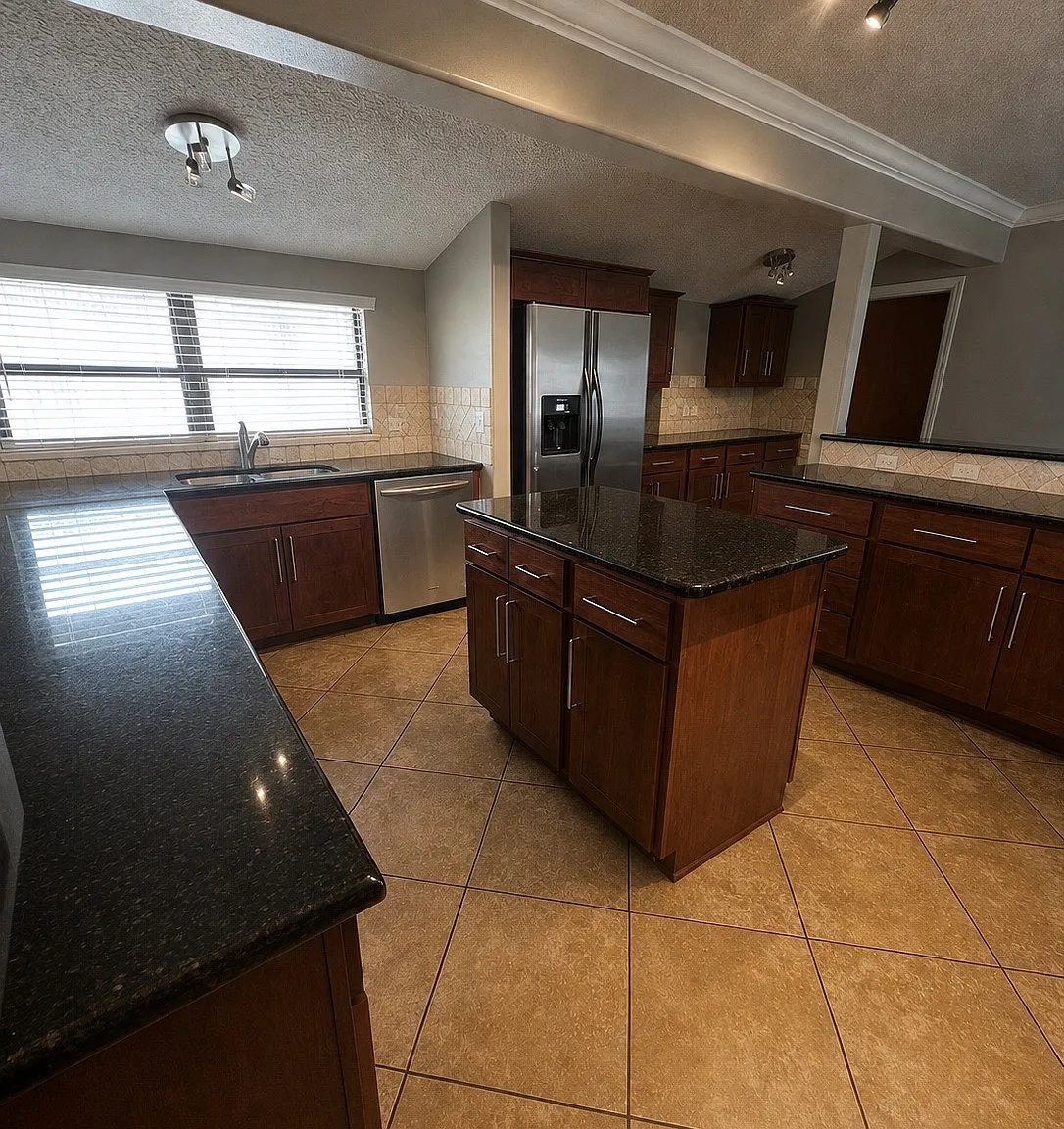 3 bed, 1800 sqft, $2,800 — Photo 4