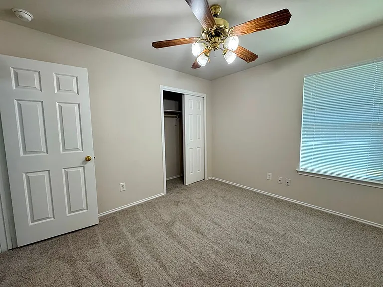 113 Salado Dr — Photo 33