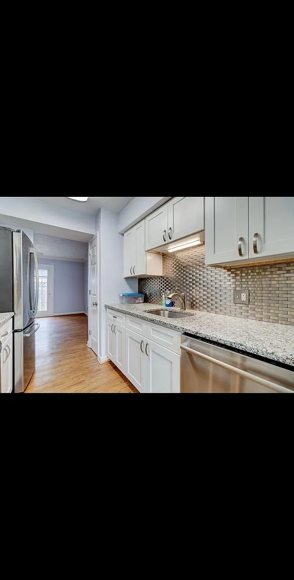2 bed, 1.5 bath, 1142 sqft, $2,300 — Photo 3