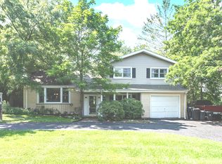 2291 Shannondale Dr, Libertyville, IL 60048