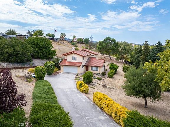 3rd image of 815 Jackson Dr