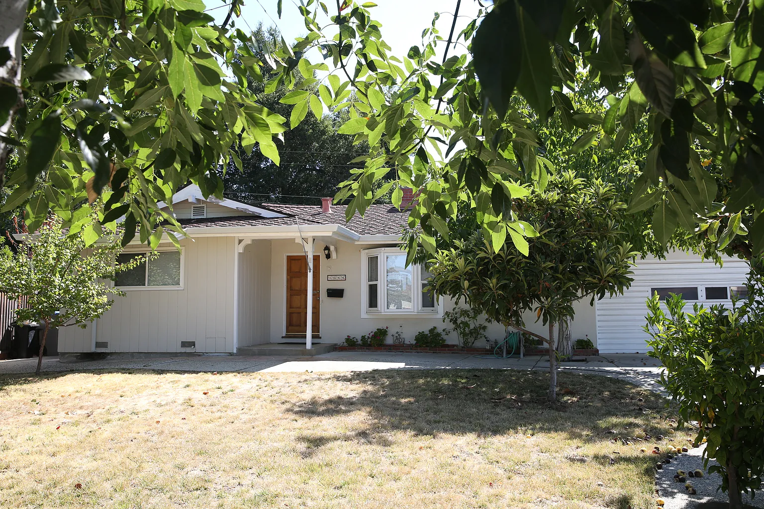 1044 W Riverside Way photo 1