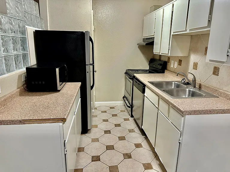 2750 Holly Hall St #703 — Photo 8