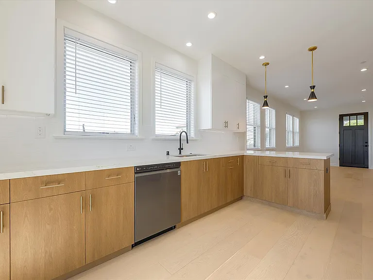 332 Pine Ave — Photo 5