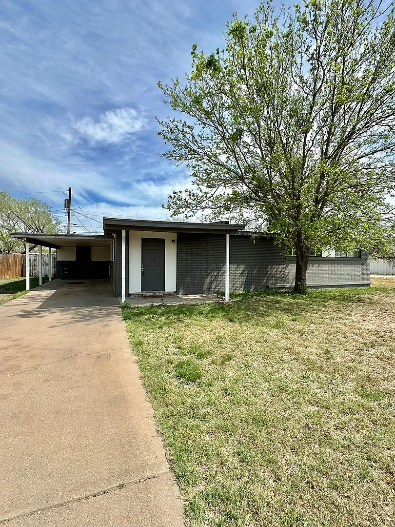 Now Available - Charming 3 Bedroom Home + Covered Porch & Privacy Fenced Yard! — Photo 1