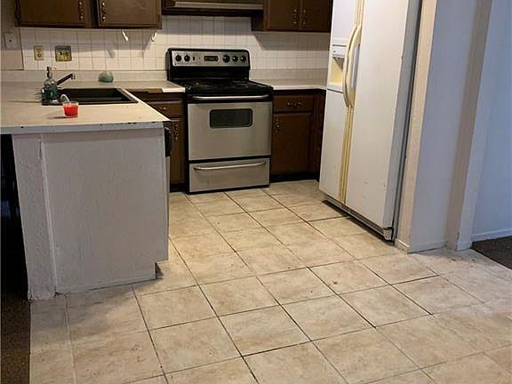 3rd image of 4105 River Valley St