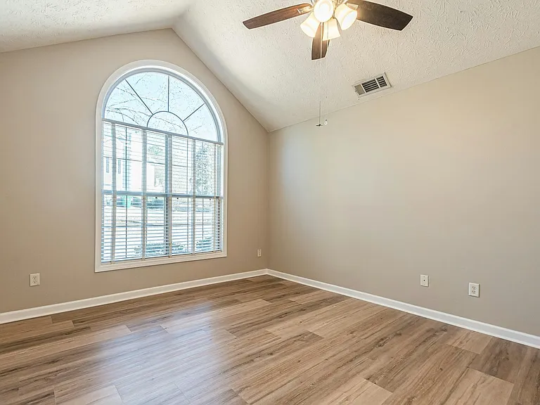 5755 Lakeview Cir — Photo 33
