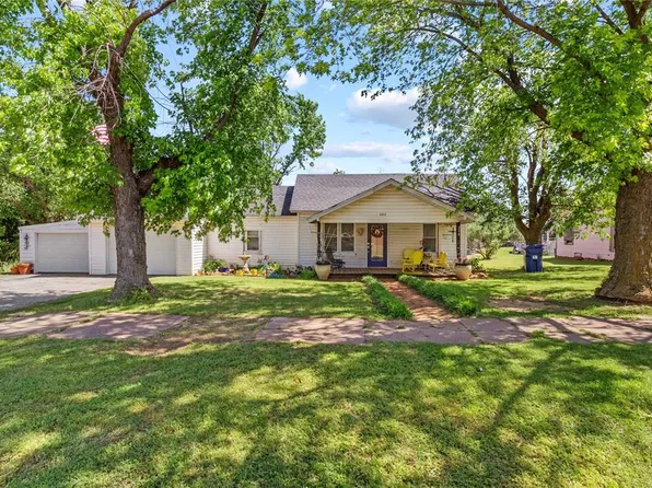 208 W Broadway, Custer City, OK 73639