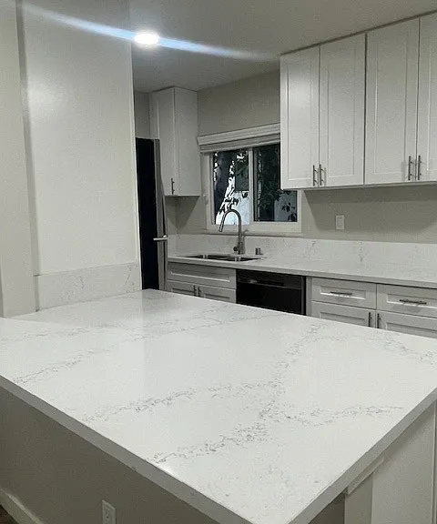 426 S Barrington Ave #6 — Photo 3
