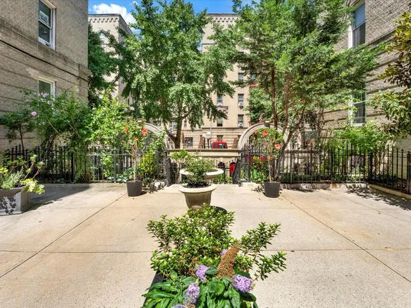 811 Walton Avenue image 14 of 15