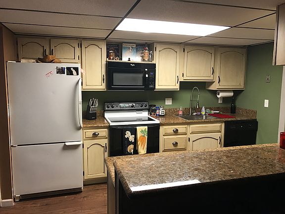 2nd image of 12 Surrey Ct #12