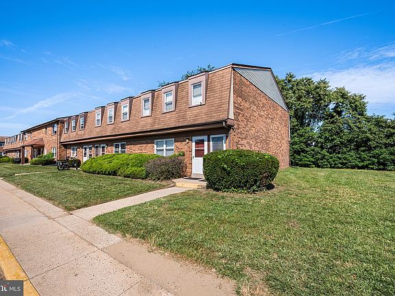 3rd image of 847 Henri Ct