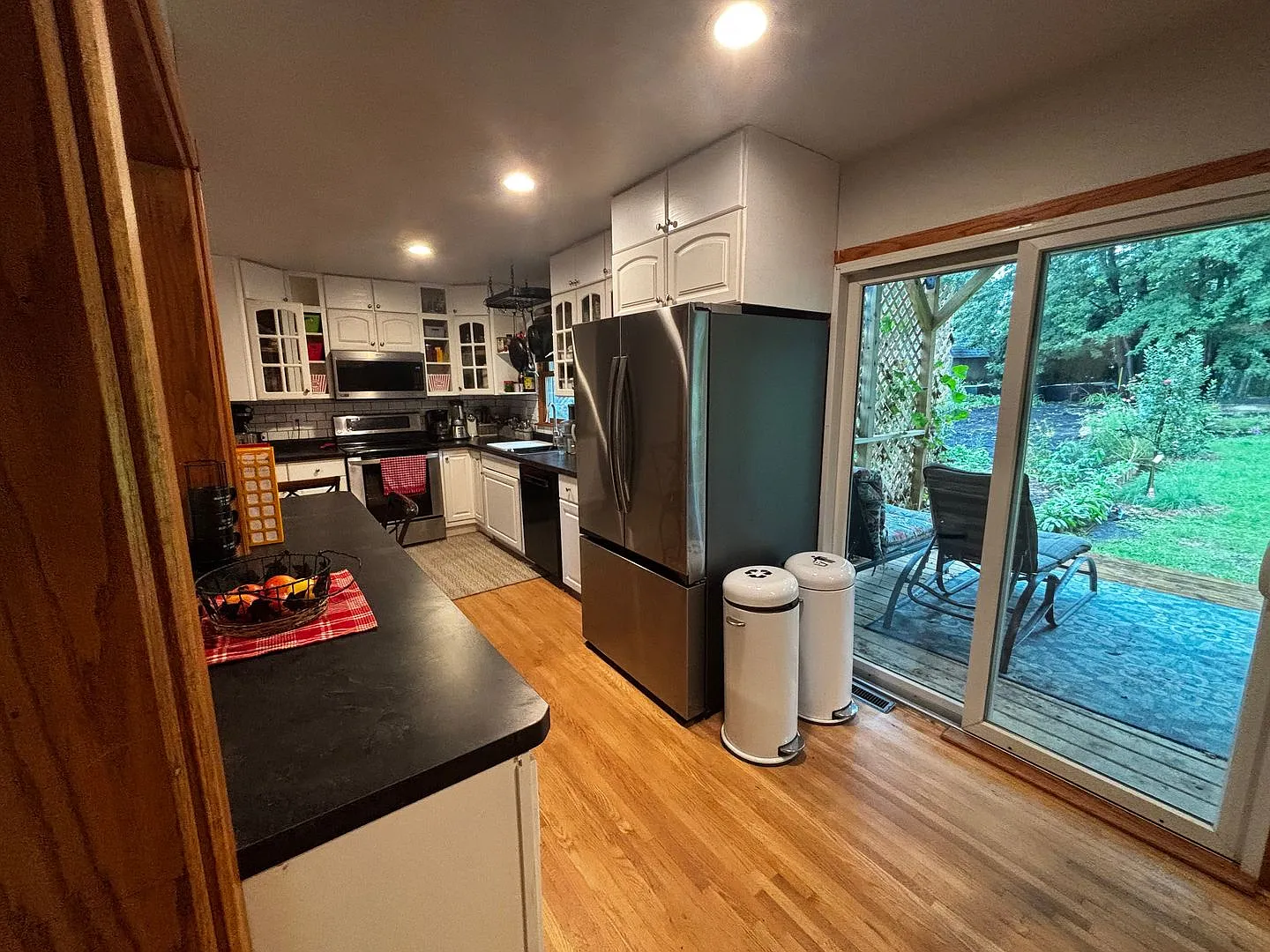 3 Bed 2 Bath Home with Large Backyard for RENT — Photo 4