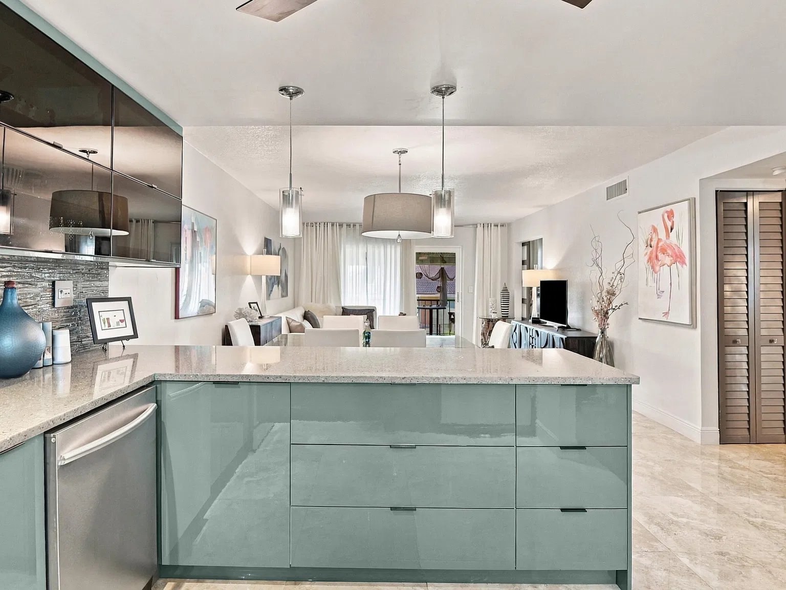 2 bed, 2.0 bath, 1180 sqft, $4,000 — Photo 3