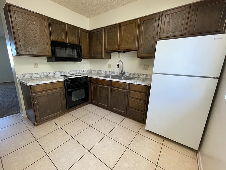 Sunrise Apartments — Photo 5