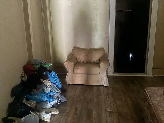 4th image of 911 Railroad Ave