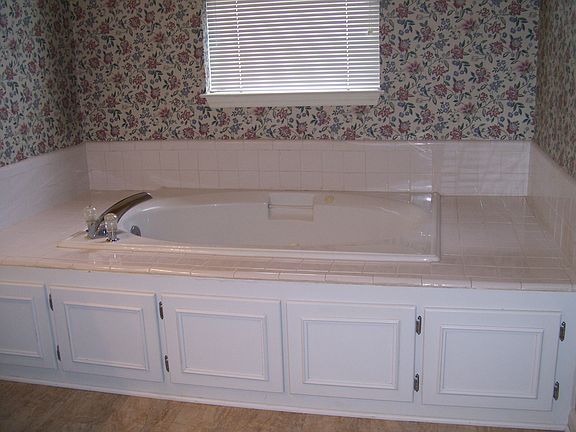 MB-Jetted Tub Paper Removed