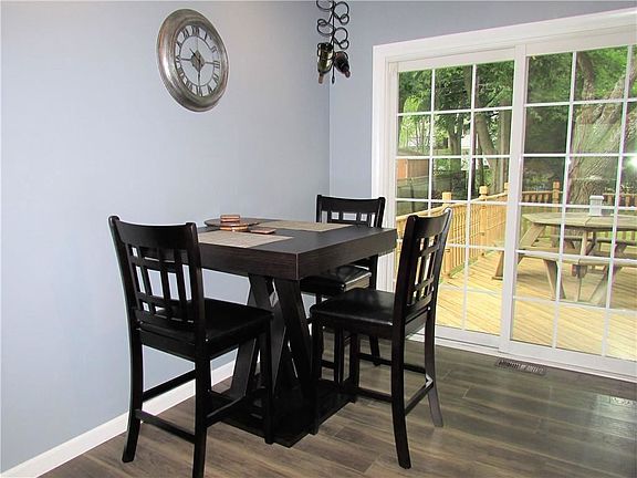5th image of 10 Somerset Ln